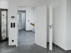 Weiße Zimmertür mit Glaseinsatz in Geisenheim