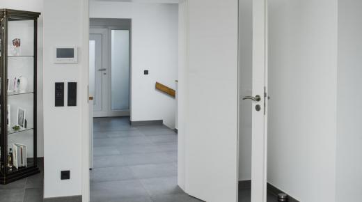 Weiße Zimmertür mit Glaseinsatz in Geisenheim