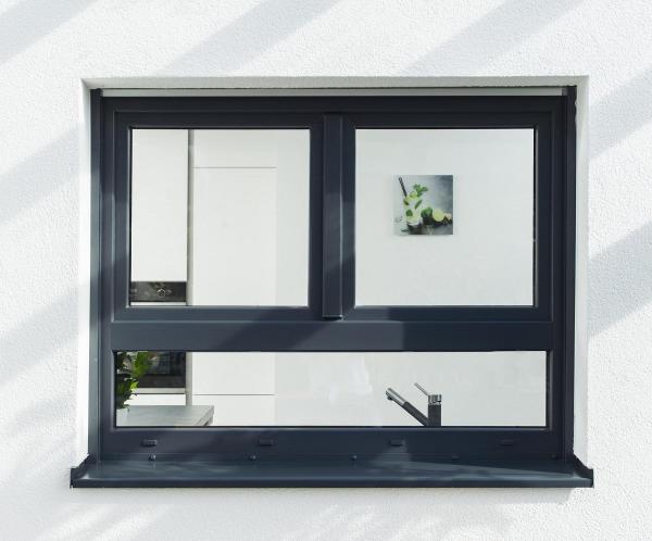Anthrazitfarbene Kunststoff-Fenster
